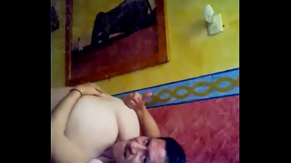 Play MP4 - Chupando culo