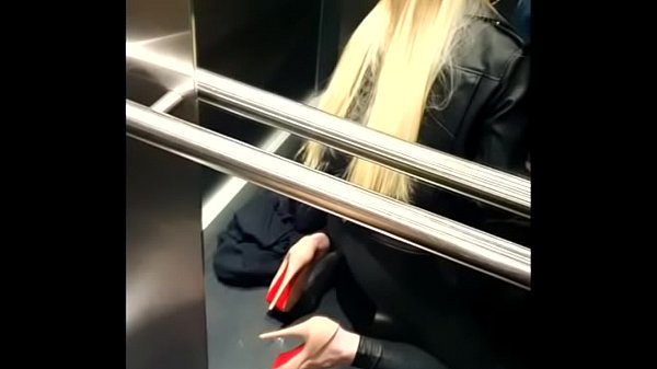 Play MP4 - Scottish girl sucks dick in elevator