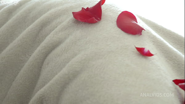 Only3x girls amy and jayla enjoy a petaled lesbian breakfast 4k 