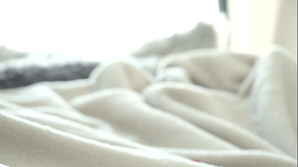 Play MP4 - Only3X Girls - Amy and Jayla enjoy a petaled lesbian breakfast &lpar;4k&rpar;