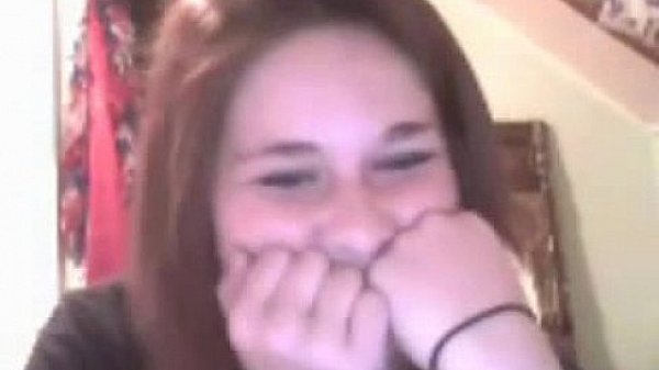 Nonton Busty Teen Masturbates In Front The Webcam thumbnail