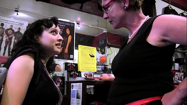 Play MP4 - mature lesbian - cafe