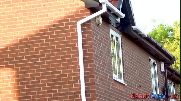 Play MP4 - Yorkshire guy jizzes face