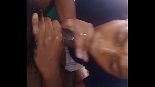 Nonton Sucking The Nut Out thumbnail