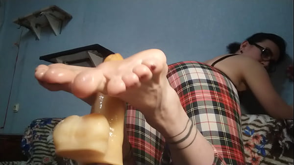 Play MP4 - I Make U ExpLoad with my Feet