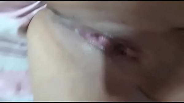 Muy mojada con su dildo 