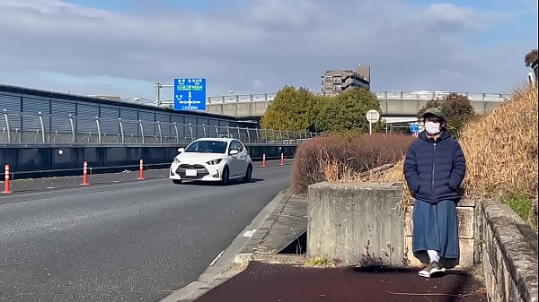 女装まゆの露出大股開き 