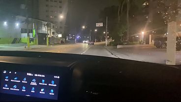 Marido Corno Leva Sua Esposa Para Achar Comedores Pela Rua Para Transar Ela thumbnail