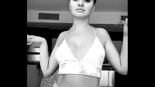 Alexandra Stan Instagram Sexy Dance Story thumbnail