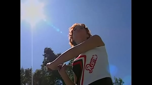 Play MP4 - Pretty girl gets fucked  on her wet pussy and tight asshole on a tennis court