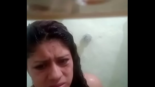 Tetona en la ducha 