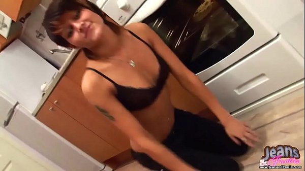 I feel so sexy in these skin tight_jeans