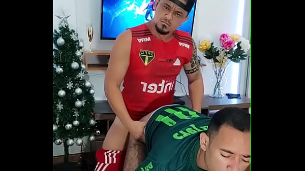 meteu ate rasgar o cu 