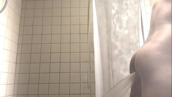 Butt plug can't hold the water in 