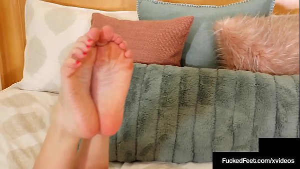 Pig Tailed Foot Fucker_Anabelle Pync Gives An Amazing_Stinky Footjob!