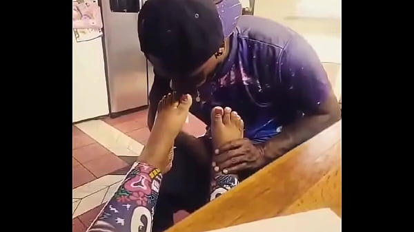 I love sucking toes especially when they painted white #toes #whitetoes #lickingtoes #footfetısh #ebonyfeet #suckingherto 