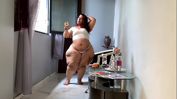 Play MP4 - Short Curvy Girl with Giant Hips & Ass - SSBBW Feedee Emma Pear
