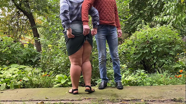 Chubby_Amateur_MILF pissing outdoor