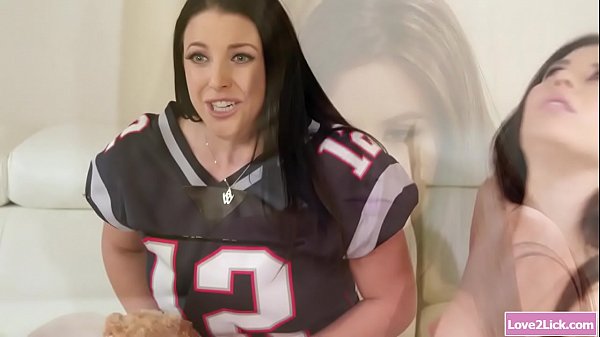 Busty brunette facesitting her slut_gf