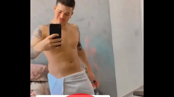 MC Jottape com a pica dura 