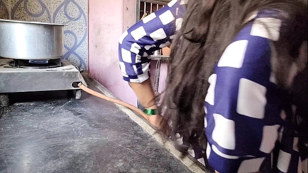 आशू को उसके यार ने खाना बनाते बनाते चोद डाला