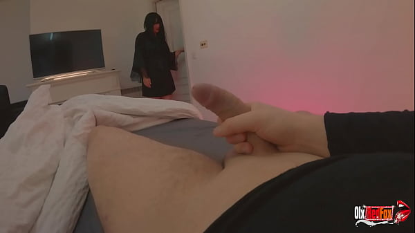 Сладкая мачеха делит постель с пасынком