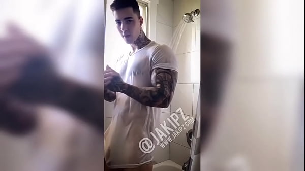 Play MP4 - Jakipz Showing Off His Massive Cock In The Shower