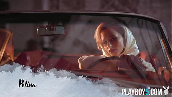 Nonton Playboy Model Milf Polina Goes Naked Inside A Convertible Car thumbnail