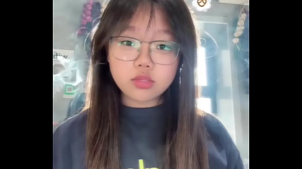 陈思思的大逼好白好嫩 我好想舔 