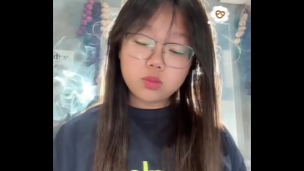 陈思思的大逼好白好嫩 我好想舔 