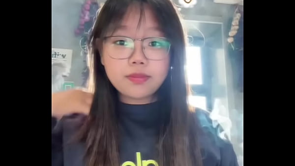 陈思思的大逼好白好嫩 我好想舔 