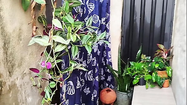 Nonton Abby Recibe Un Ba&ntilde;o Caliente thumbnail