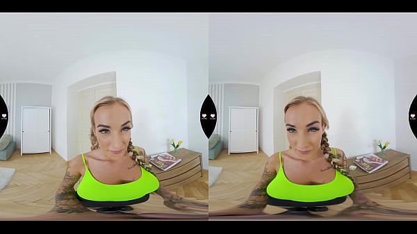 Lust Reality Hot Pizza Babe Fucks With Customer VRPorn 