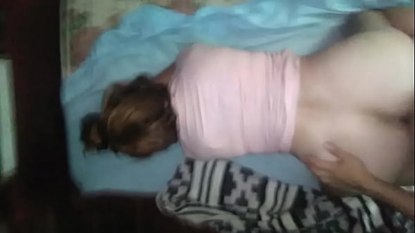 Cogemos en cuatro con mi pareja mientras grabo con el telefono