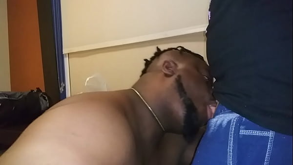 Play MP4 - BLOWIN A WHITE GUY WHILE HIS FRIENDS IN THE OTHER ROOM