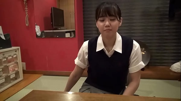 Play MP4 - 身篭って一ヶ月 身体を売って稼ぐしかない制服女子