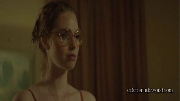 Freya Mavor The_Lady in_the Car_with Glasses anda Gun 2015