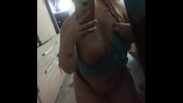 Play MP4 - Aiii caralho gozei gostoso novinha cadelinha puta mostrando seu corpo ao som de funk e sua bucetinha pingando falando putaria BianquinhaFox