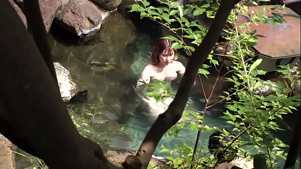 Play MP4 - 混浴温泉でびんびんになった乳首をひたすらこねくりイカセ 彼氏が居るにも関わらず発情SEX。彼氏への罪悪感よりも快感に流され堕ちる彼女！ Part1