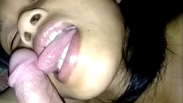 การเรียนรู้ของสาวน้อยที่อยากลองอมควยจนน้ำแตก