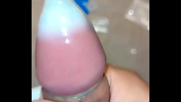 在三个避孕套里射精