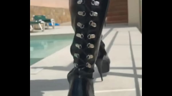 Nonton The Slightly Different Easter Bunny thumbnail