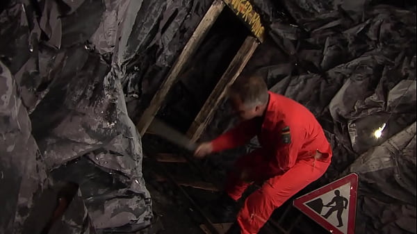 Nonton Demi Is A Horny Blonde Gold Digger thumbnail