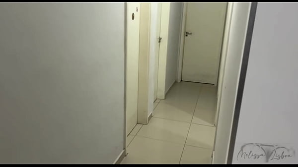 Nonton Dois Negr&otilde;es Pirocudos E Uma Ruiva Milf Sendo Bem Fodida. thumbnail