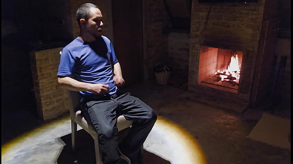 Nonton Trepada Selvagem Ao Lado Da Lareira No Chal&eacute; Isolado thumbnail