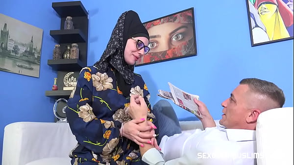 Play MP4 - Sexy hijab slut really desires for a hard cock