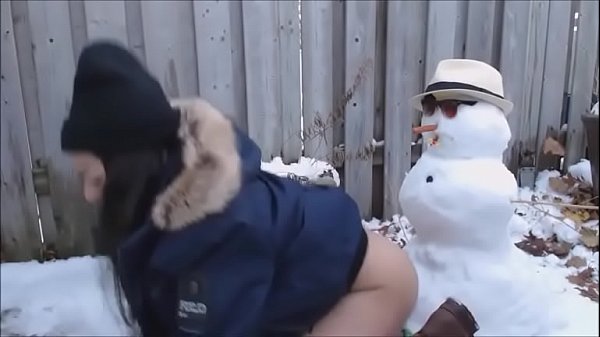 Play MP4 - SWEETPEE BLOWS AND FUCKS A SNOWMAN