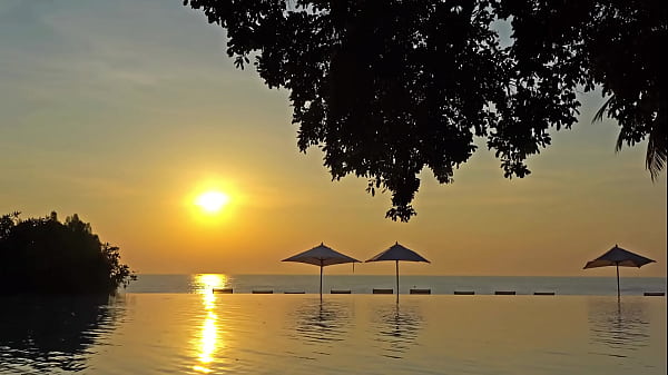 Un SUGAR DADDY y DOS CHICAS - Relato Er&oacute;tico Real en Espa&ntilde;ol 