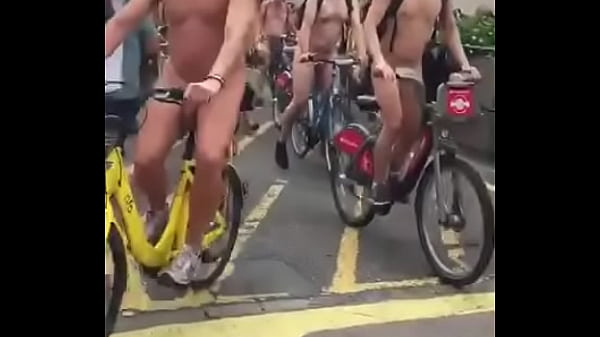 nude vì môi trường