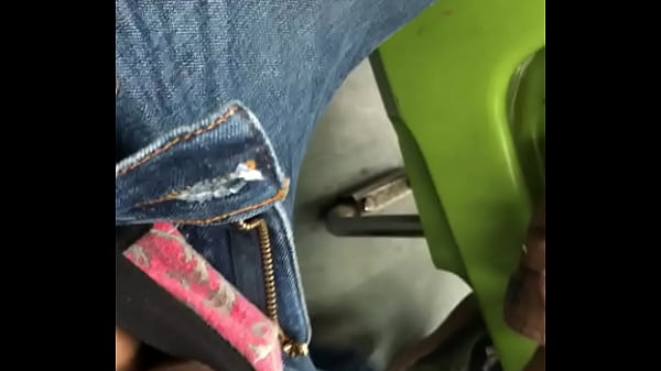 Play MP4 - Me la chupa en el metro